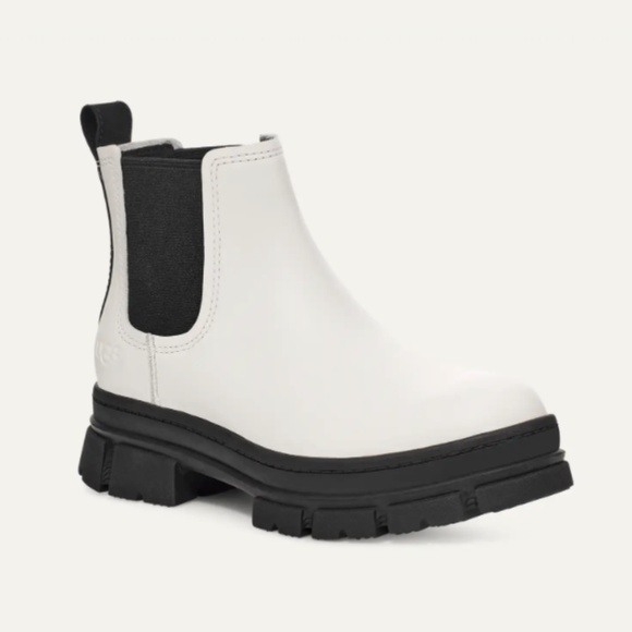 ●NEW●UGG/Women's Ashton Chelsea White - Picture 1 of 6